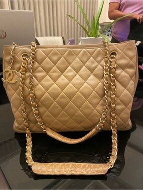 CHANEL Authentic Beige Quilted Leather Shoulder bag with Gold Chain Straps